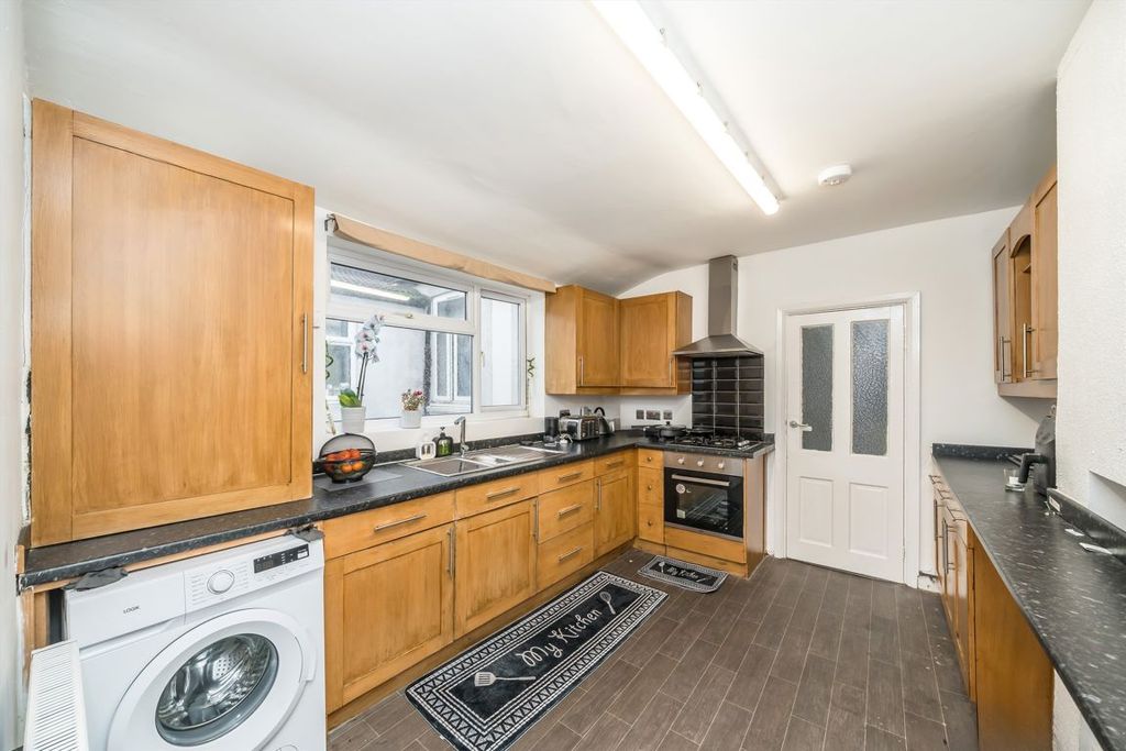 Property photo 2 of 5