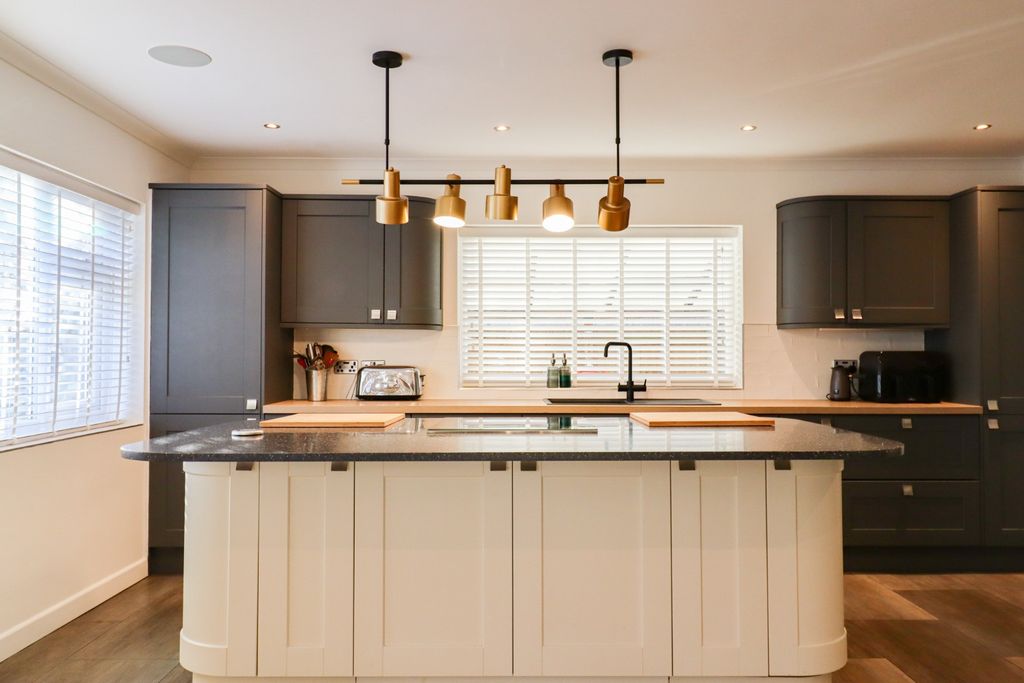 Property photo 2 of 40 3854595