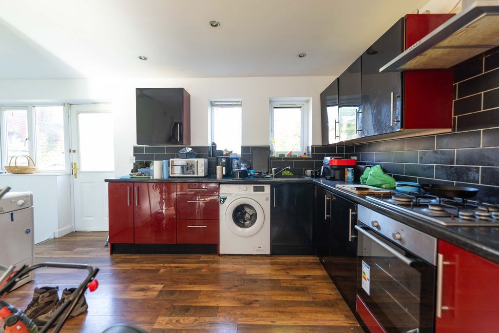 Property photo 3 of 23