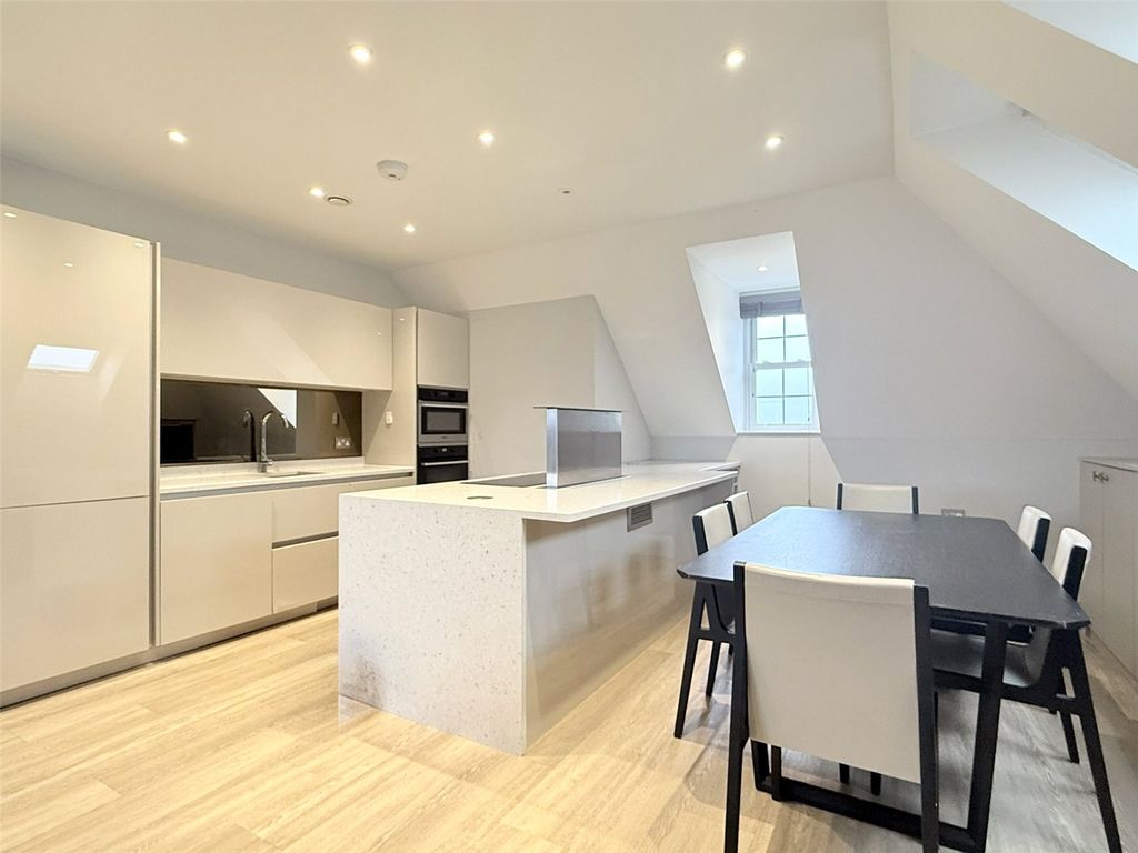 Property photo 2 of 16 Picture No. 18