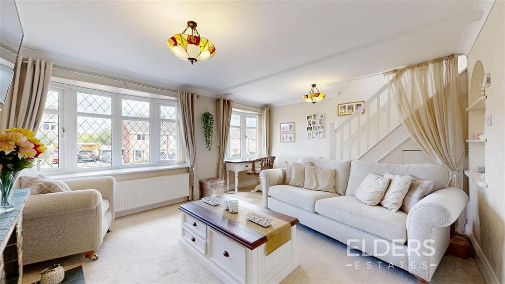 Property photo 3 of 13 Lounge