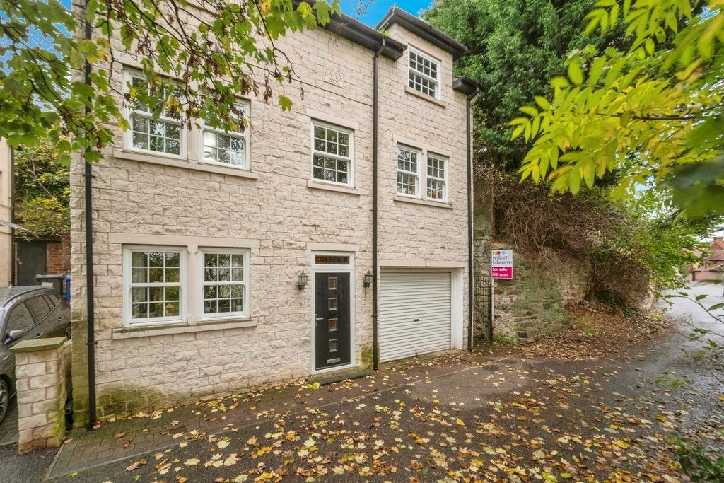 Property photo 1 of 21