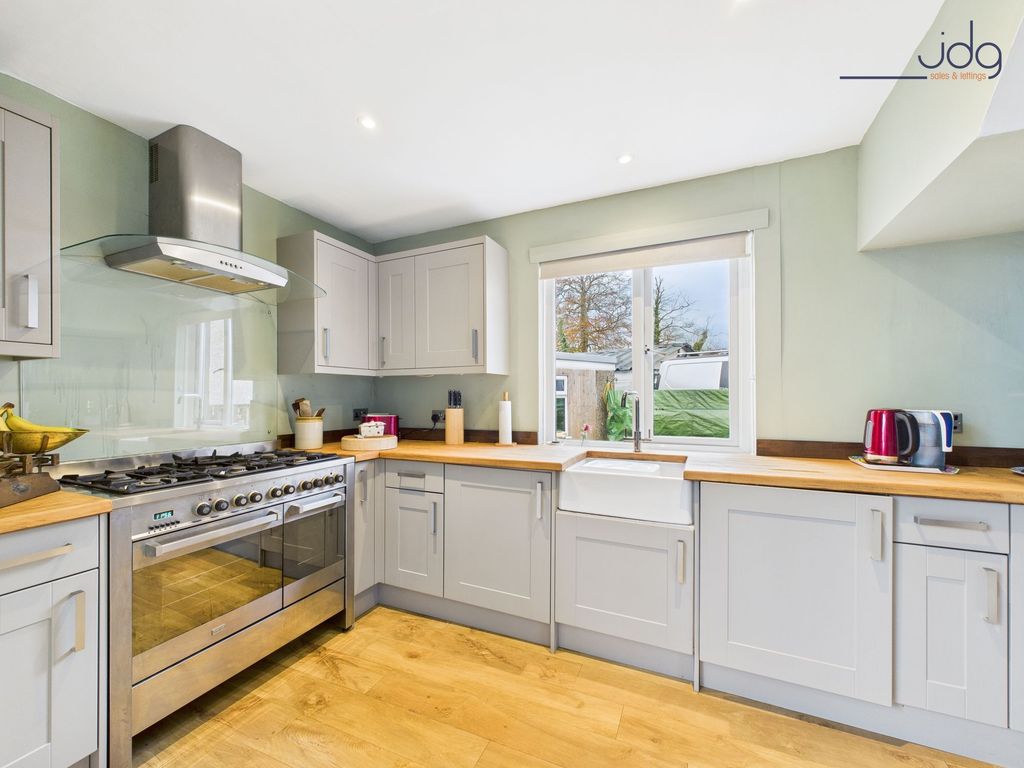 Property photo 2 of 18 Kitchen