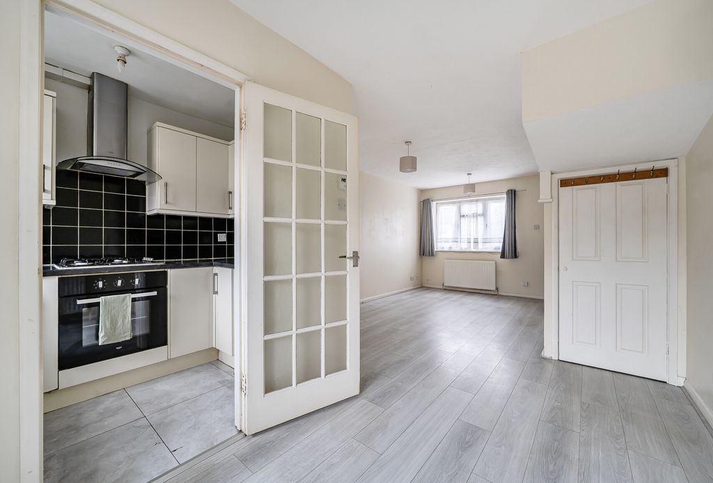 Property photo 1 of 11 1472668-10-6A26c2...