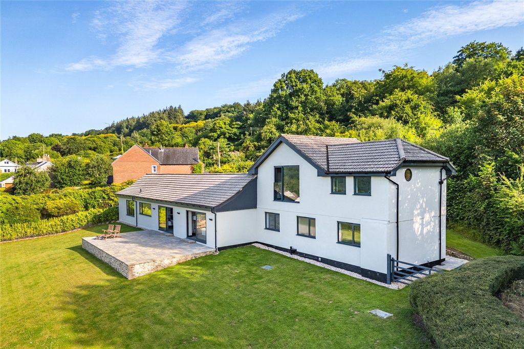 Property photo 3 of 30 Cricklade
