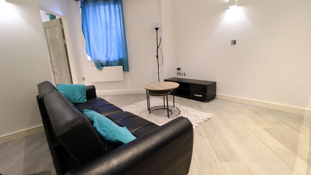 Property photo 1 of 5 1 Bed Flat To Rent Verona Apartments, Slough Sl1