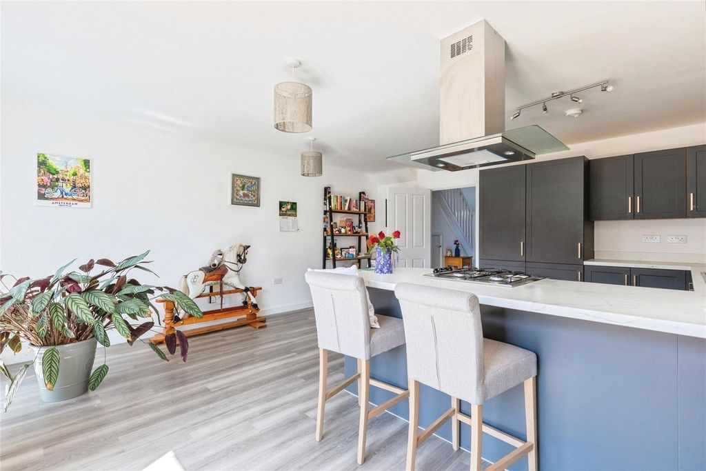 Property photo 3 of 19 Dining Kitchen