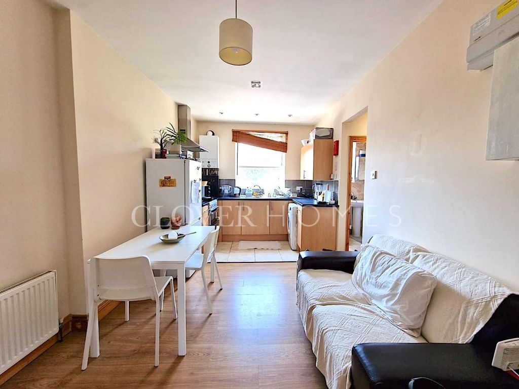 Property photo 3 of 9 73ee64Ac-302F-487A-8B73-F061Ec41A8ce.Jpg