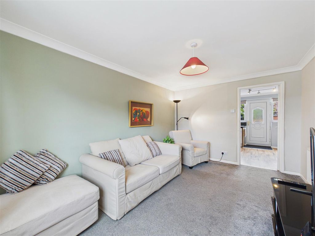 Property photo 3 of 13 Lounge