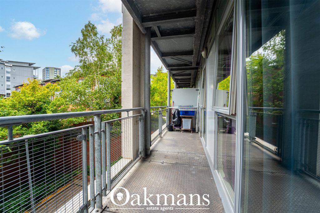 Property photo 2 of 24 Picture No. 11