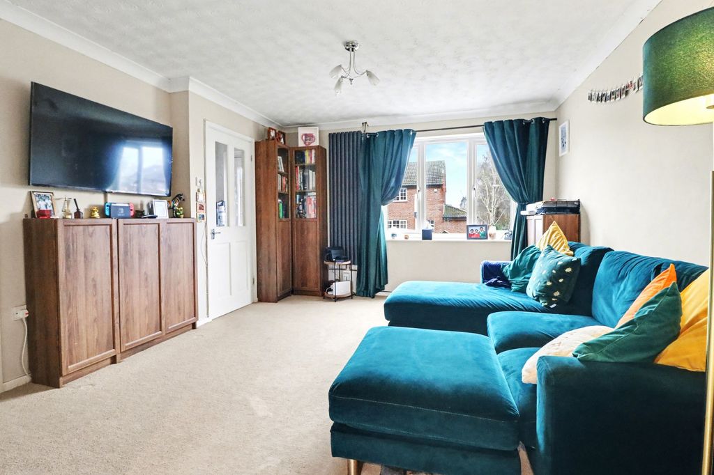 Property photo 3 of 12