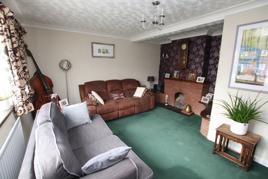 Property photo 2 of 19 Lounge