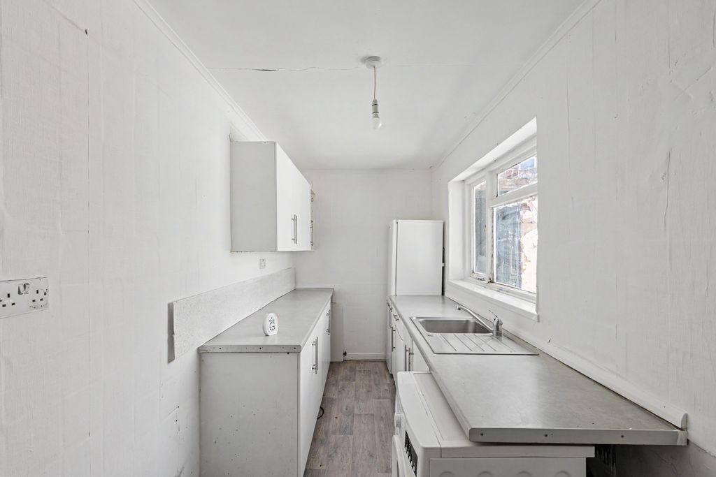 Property photo 2 of 11 32 Kimberley Street, Hartlepool, Durham  Ts26 9Bg