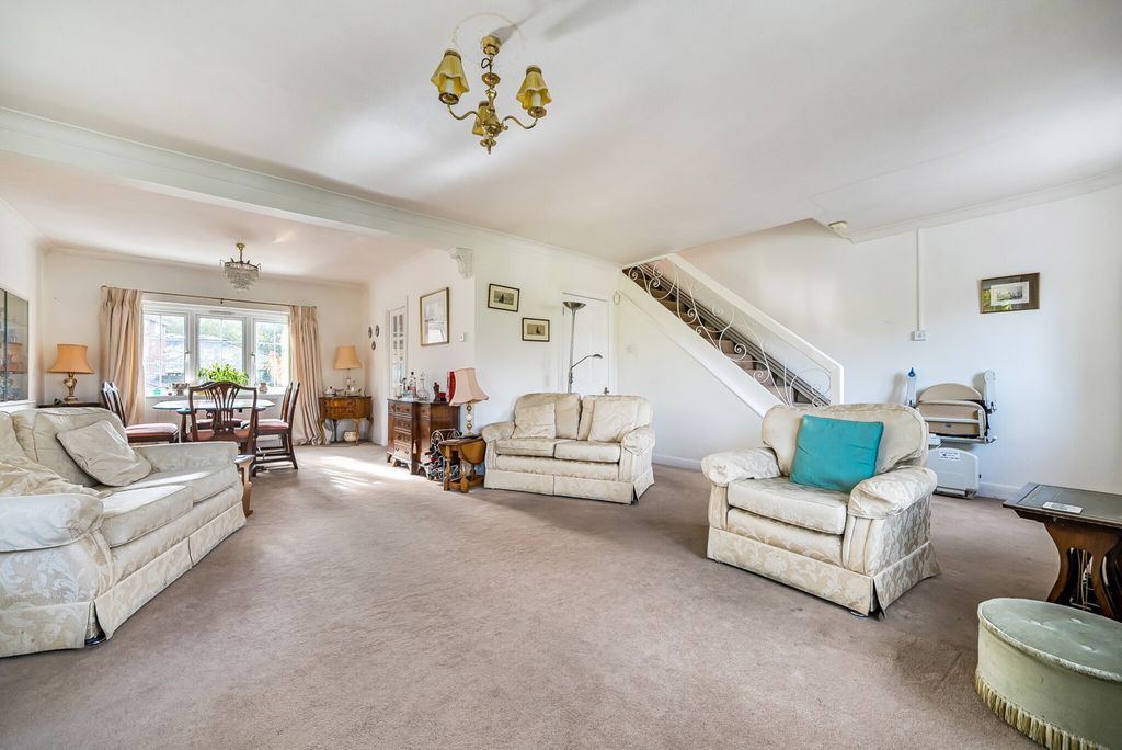 Property photo 3 of 21 1370458-11-68F8c8...