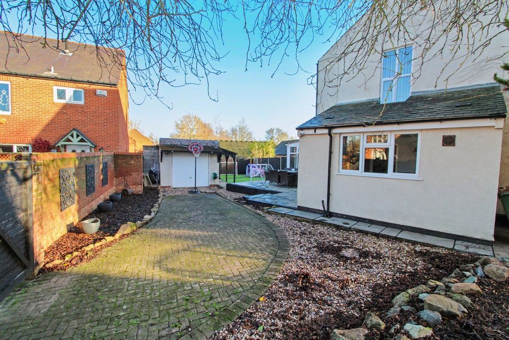 Property photo 2 of 18