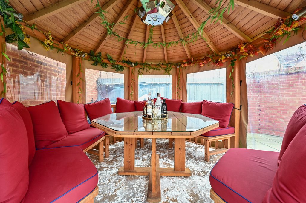 Property photo 3 of 3 6 Dragonfly Chase (9)