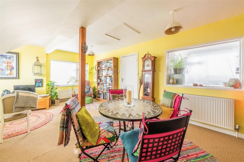Property photo 2 of 19 34 Rutland Gardens-9.Jpg