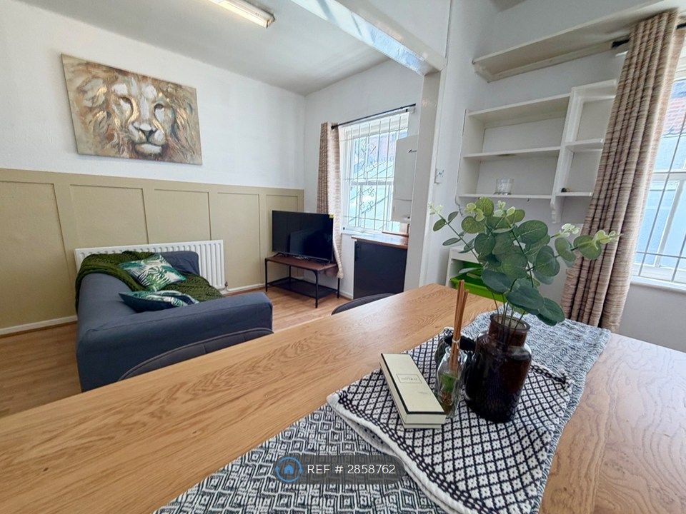 Apartment in Nottingham, Carrington - View 4