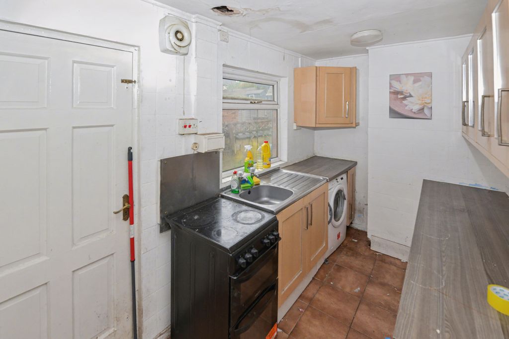 Property photo 3 of 17 254 Wolverhampton Road, Walsall, Ws2 8Rq