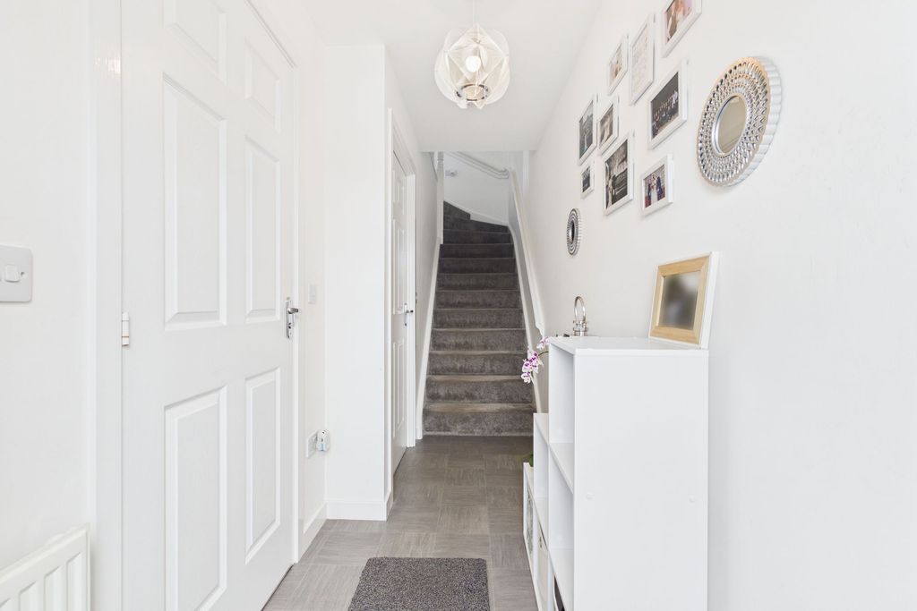 Property photo 2 of 14 Hall