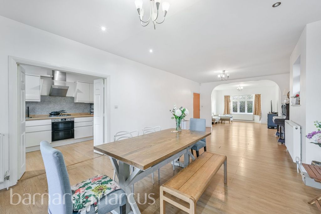 Property photo 2 of 18 Image