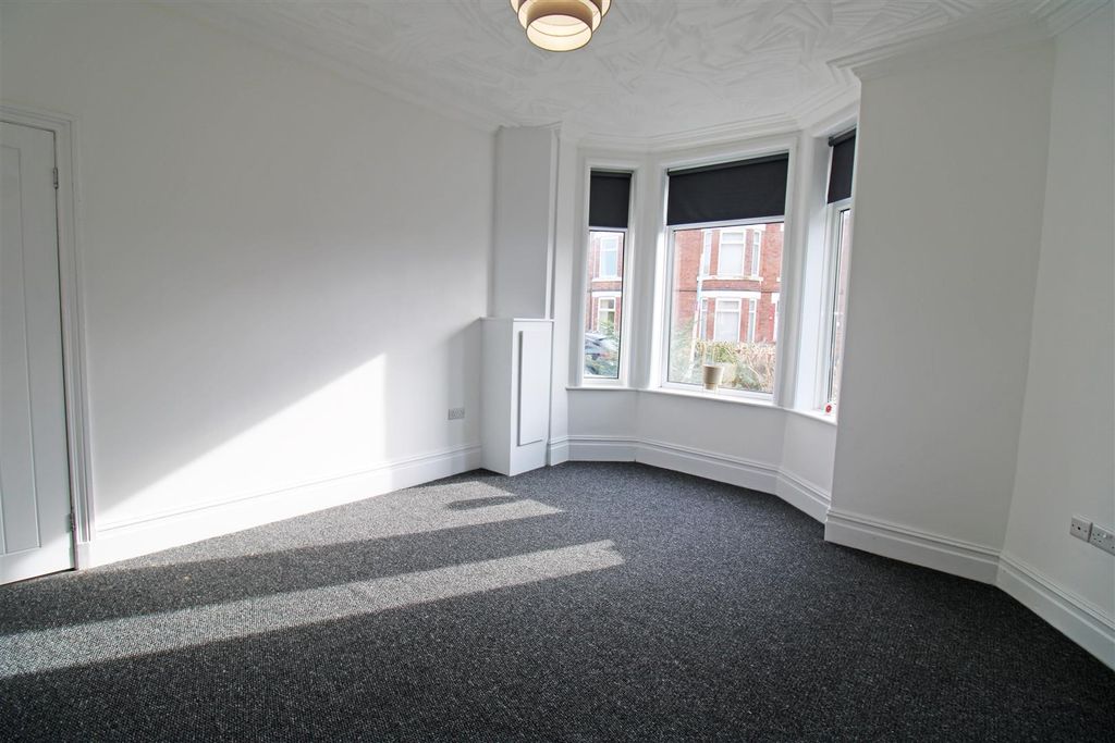 Property photo 3 of 14 Living Room