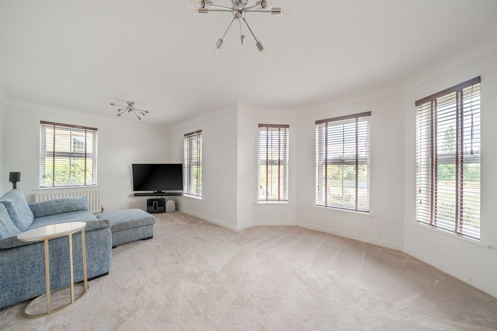 Property photo 2 of 11