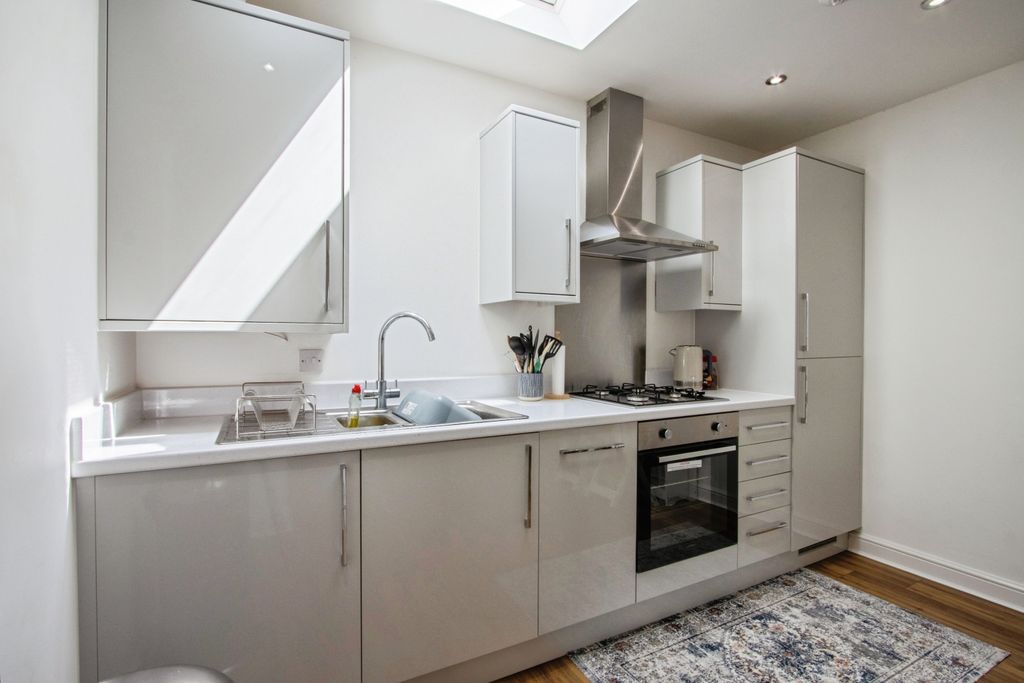 Property photo 3 of 13 Lounge / Kitchen