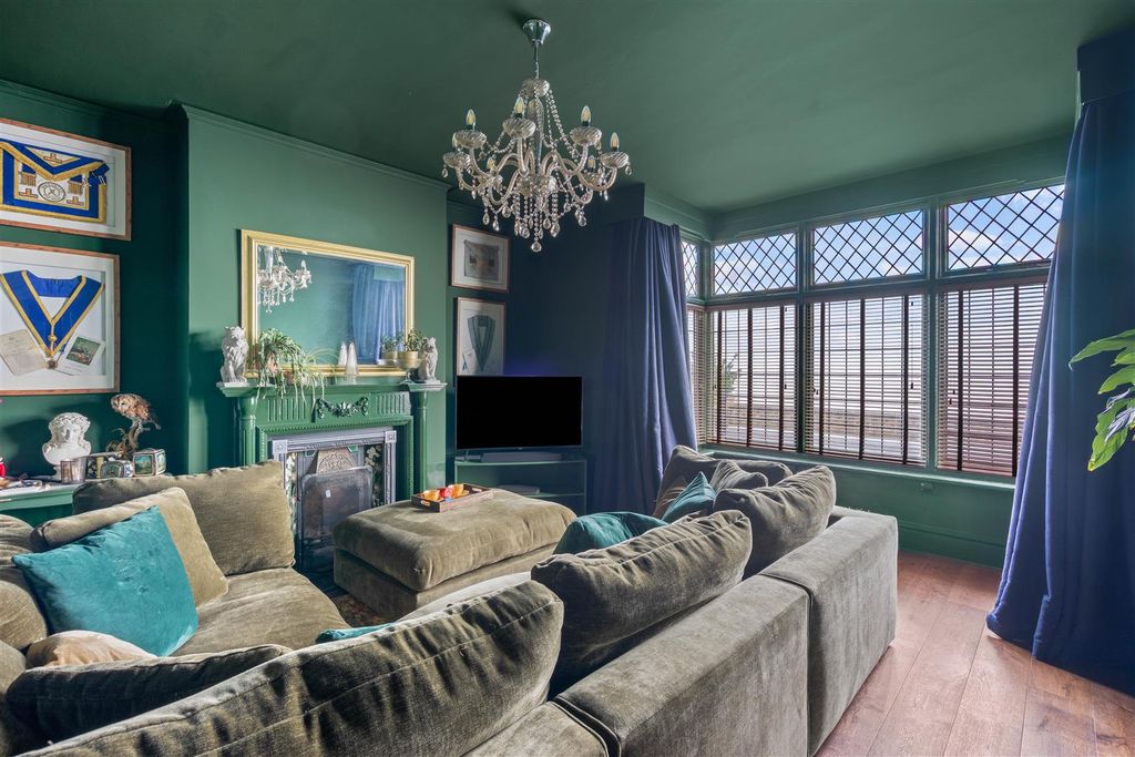 Property photo 3 of 27