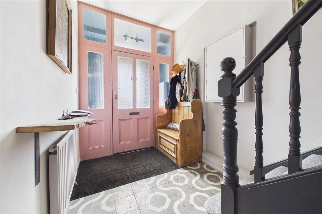 Property photo 3 of 55 44 Nunney Road, Frome, Somerset BA11 4Le | Freehol