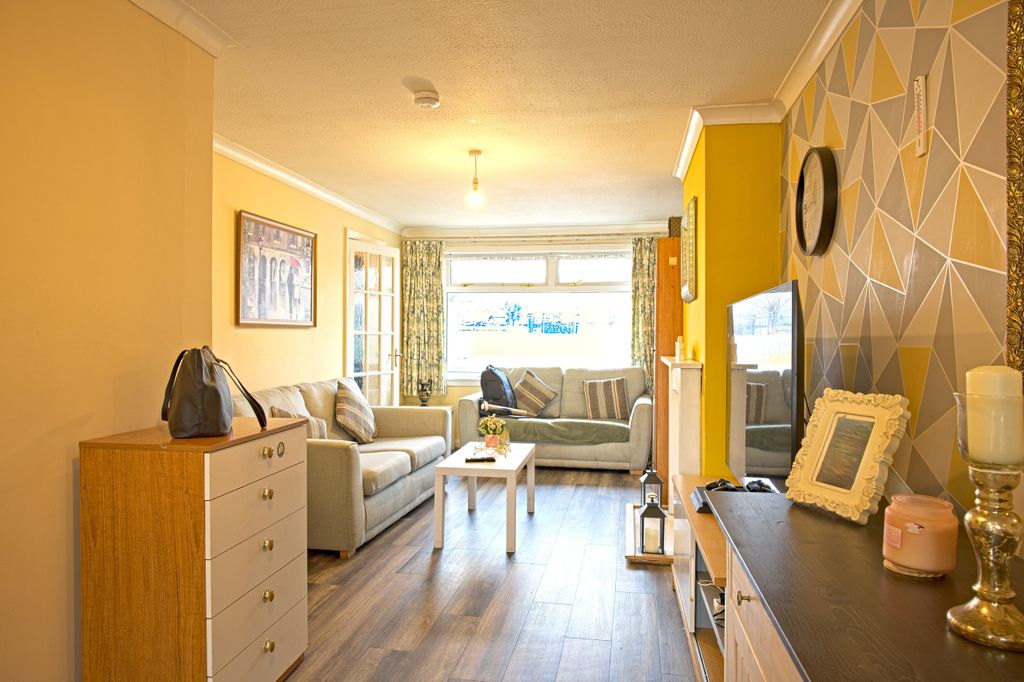 Property photo 3 of 11 3