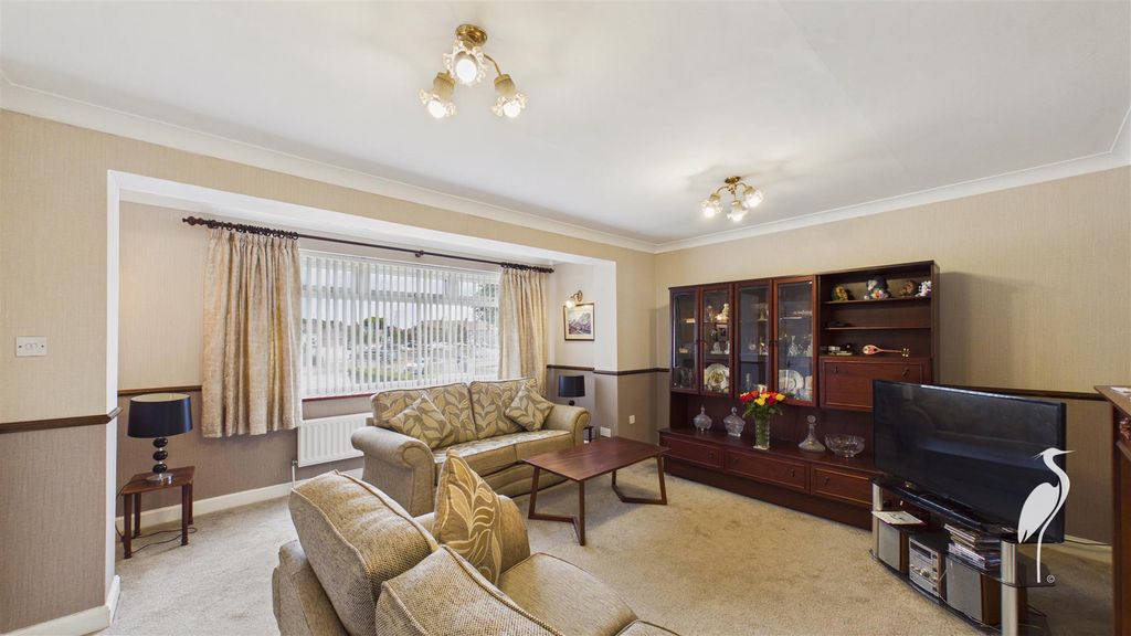 Property photo 3 of 33 Lounge