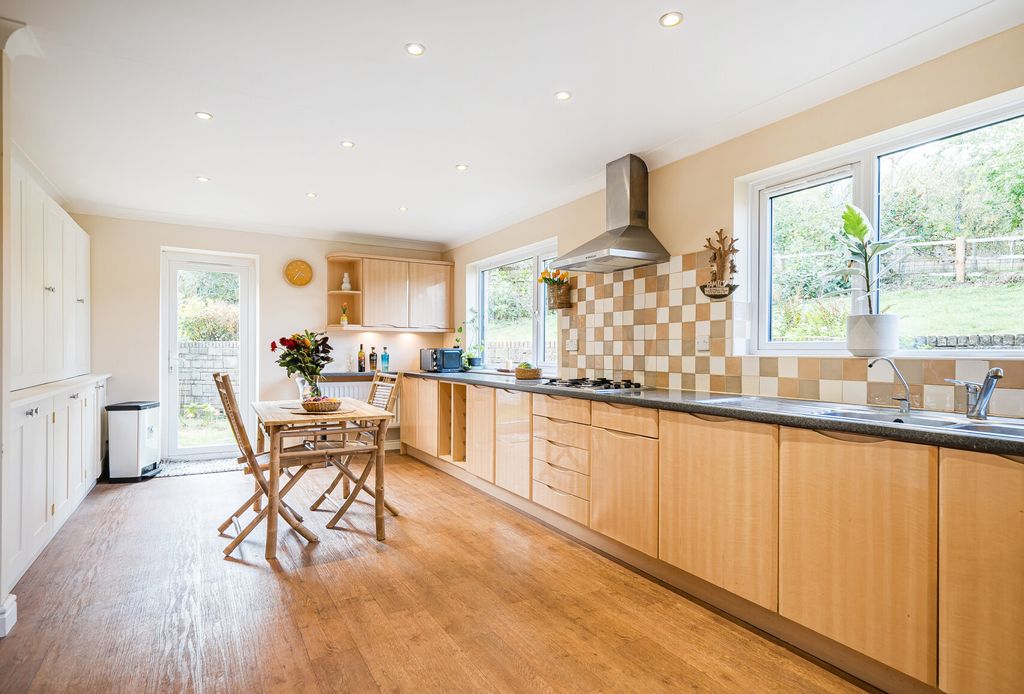 Property photo 3 of 22 Kitchen