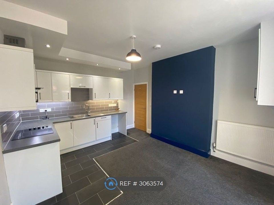 Property photo 3 of 11 Kitchen