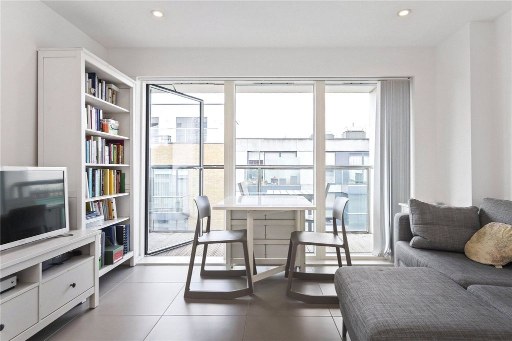 Property photo 1 of 12 Reception Room