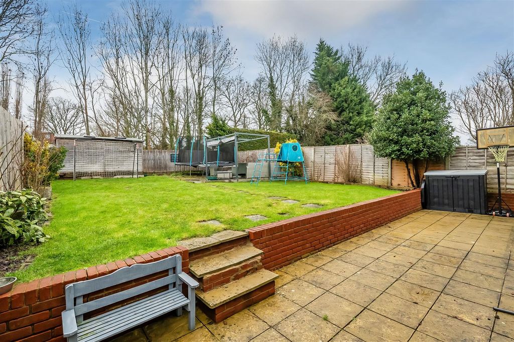 Property photo 2 of 18 48-Hilley-Field-Lane-23.Jpg