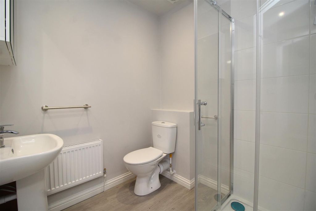 Property photo 3 of 17 Bedroom 2 Ensuite .Jpg