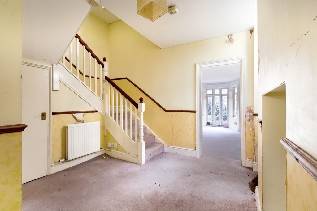 Property photo 2 of 16 Hallway