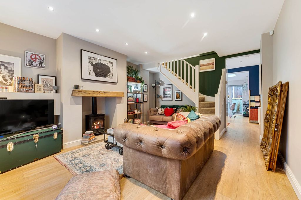 Property photo 2 of 20