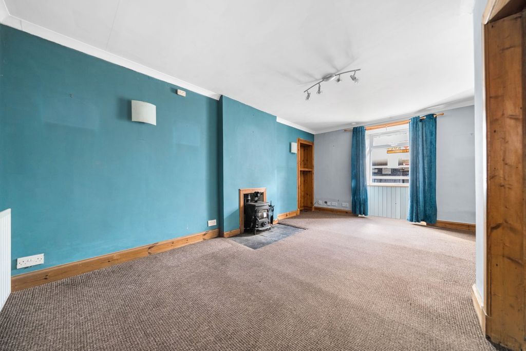 Property photo 3 of 25