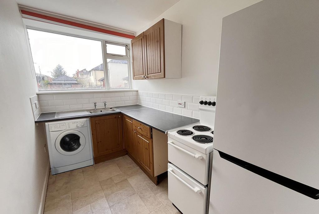 Property photo 2 of 9 Kitchen.Jpg