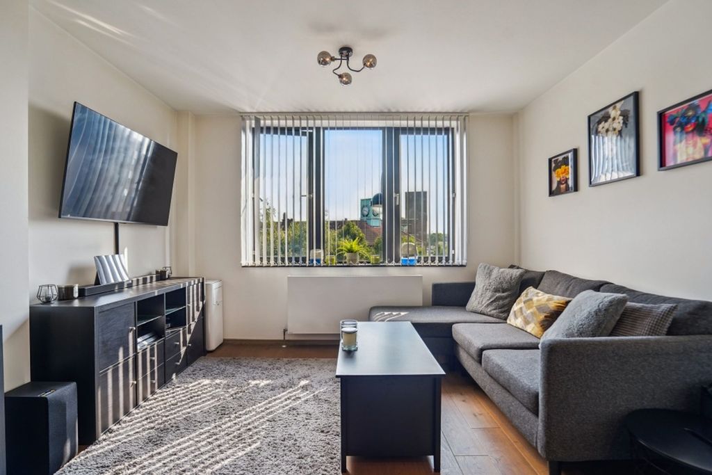 Property photo 2 of 20