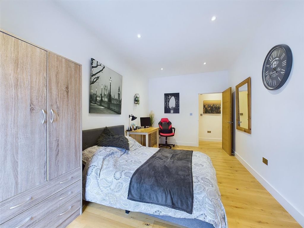 Property photo 3 of 20 Cam02885G0-Pr0227-Still014.Jpg