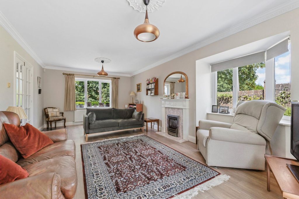 Property photo 2 of 14 Sitting Room