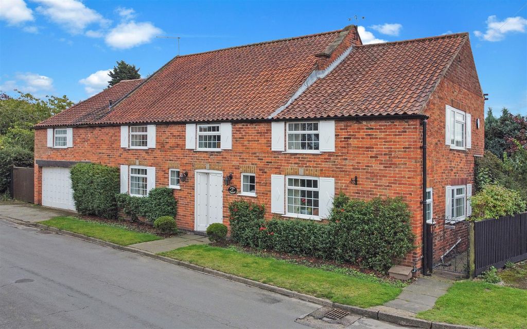 Property photo 1 of 29 Eelevated Front Aspect 006