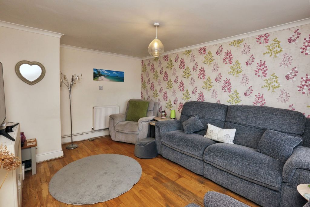 Property photo 3 of 17 Photo