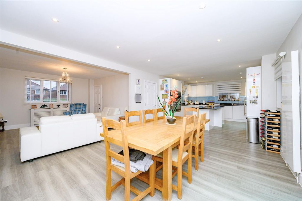 Property photo 3 of 24 Kitchen/Diner