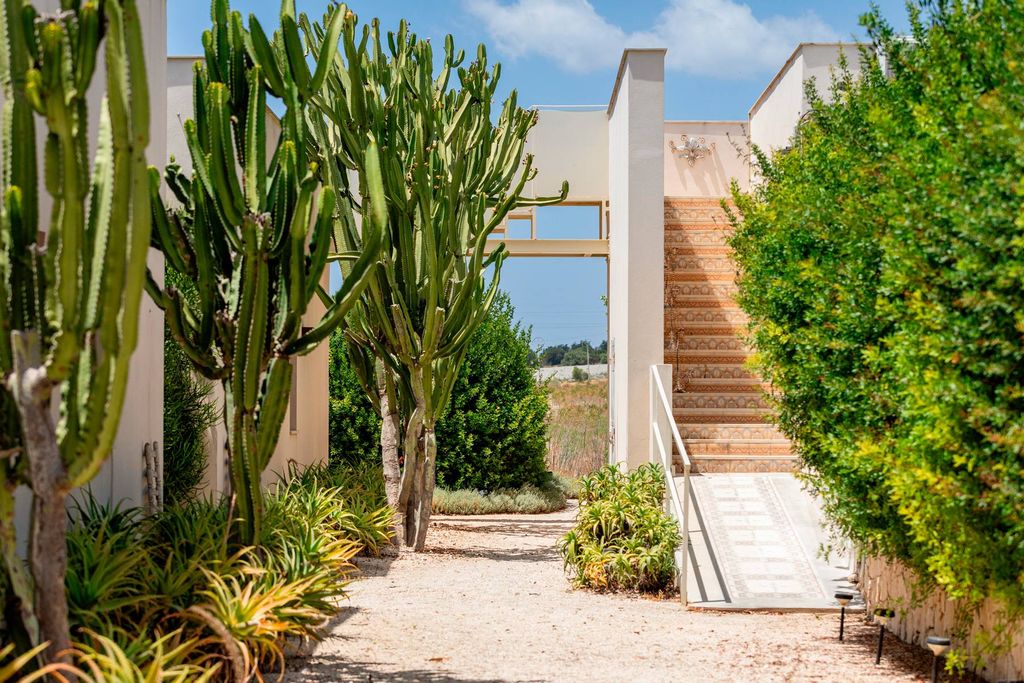 Property photo 1 of 37