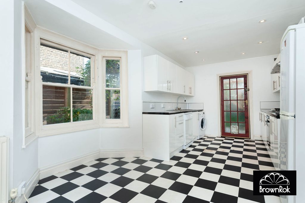 Property photo 3 of 8 22Raleigh