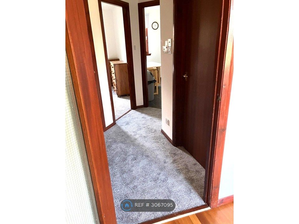 Property photo 2 of 10 Hallway